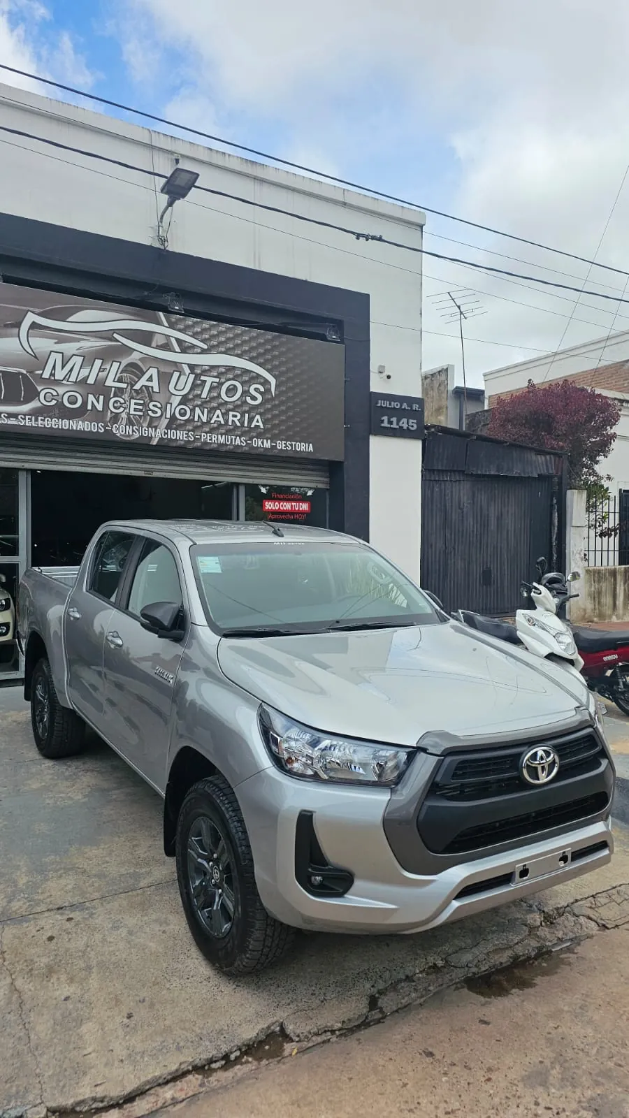 Toyota Hilux SR 2.4 4x2 AT